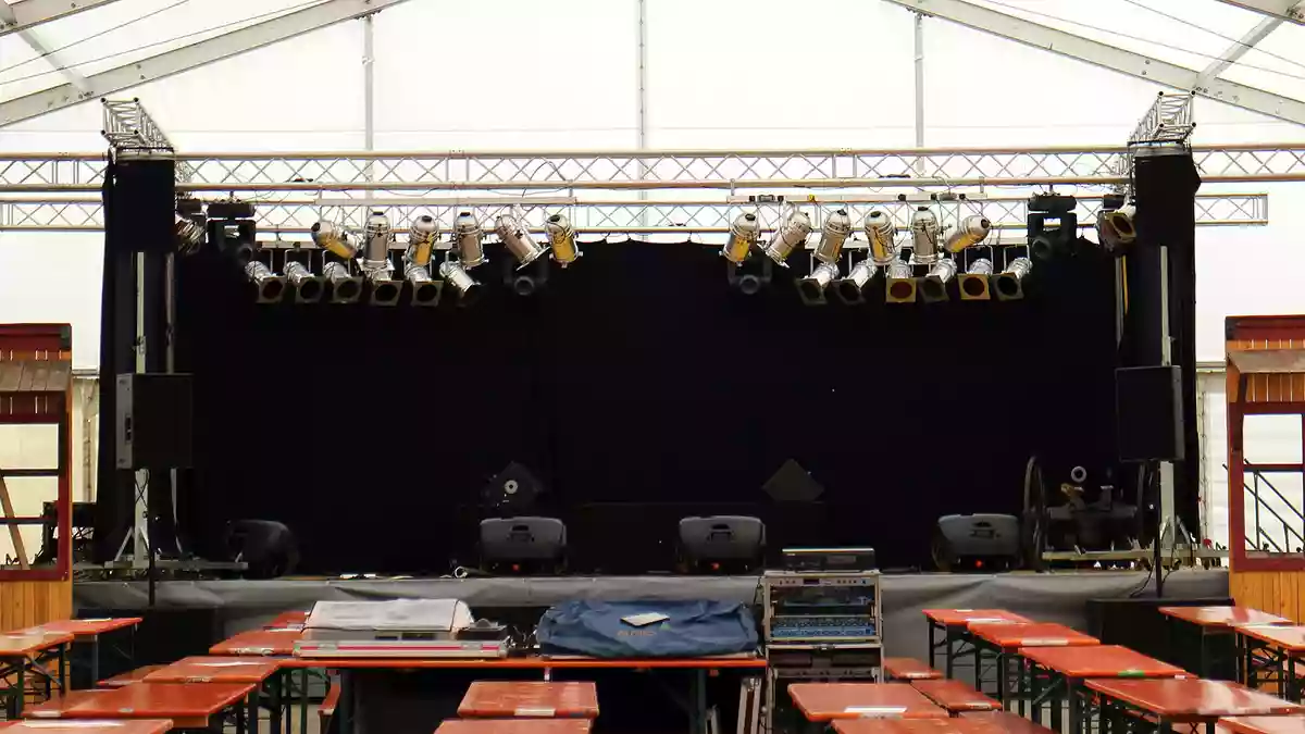 野外フェスやイベントなどの屋外ステージで安心して演奏するための7つのポイント