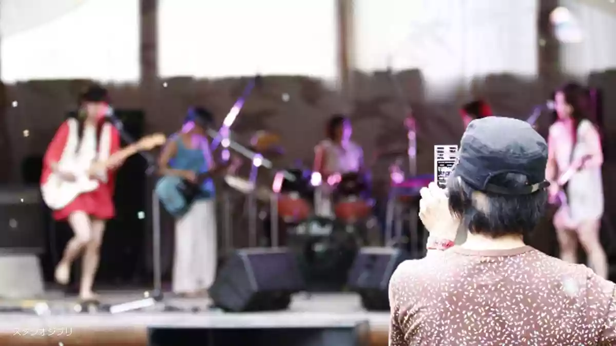 なぜライブやフェスではカメラ撮影がNGなのか？