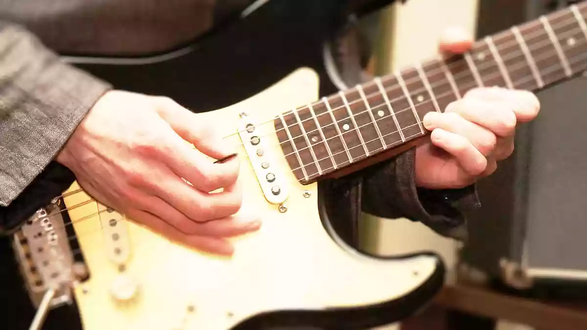 【イギリス・マンチェスター在住ギタリストの実践講座】ペンタトニックスケールの第一ポジションとフレーズ紹介