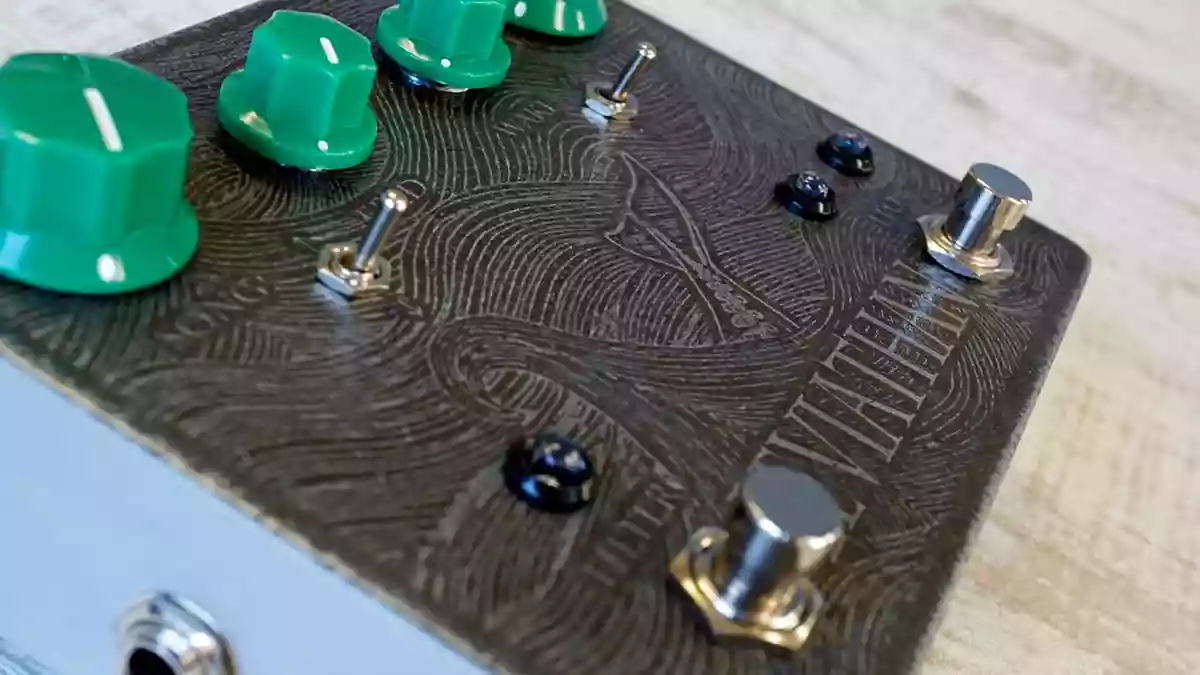 存在感、サウンド、機能性、全てが規格外！美しいオートワウペダル、TRIODE PEDALS LEVIATHAN！
