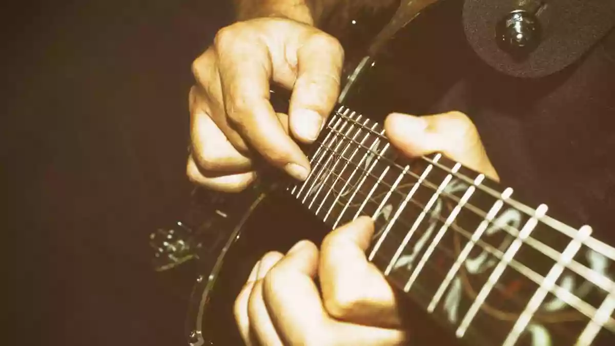 【上級ギタリストのための】コード進行に沿ったタッピングアプローチ