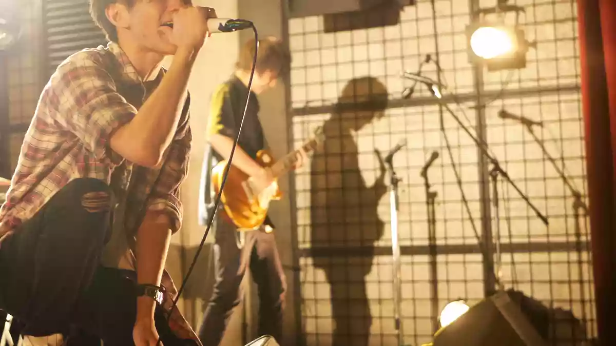 男性ボーカリストにおすすめする発声練習曲
