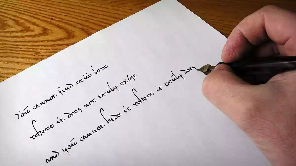 歌うときに歌詞カードを見る癖をやめたほうがよい理由