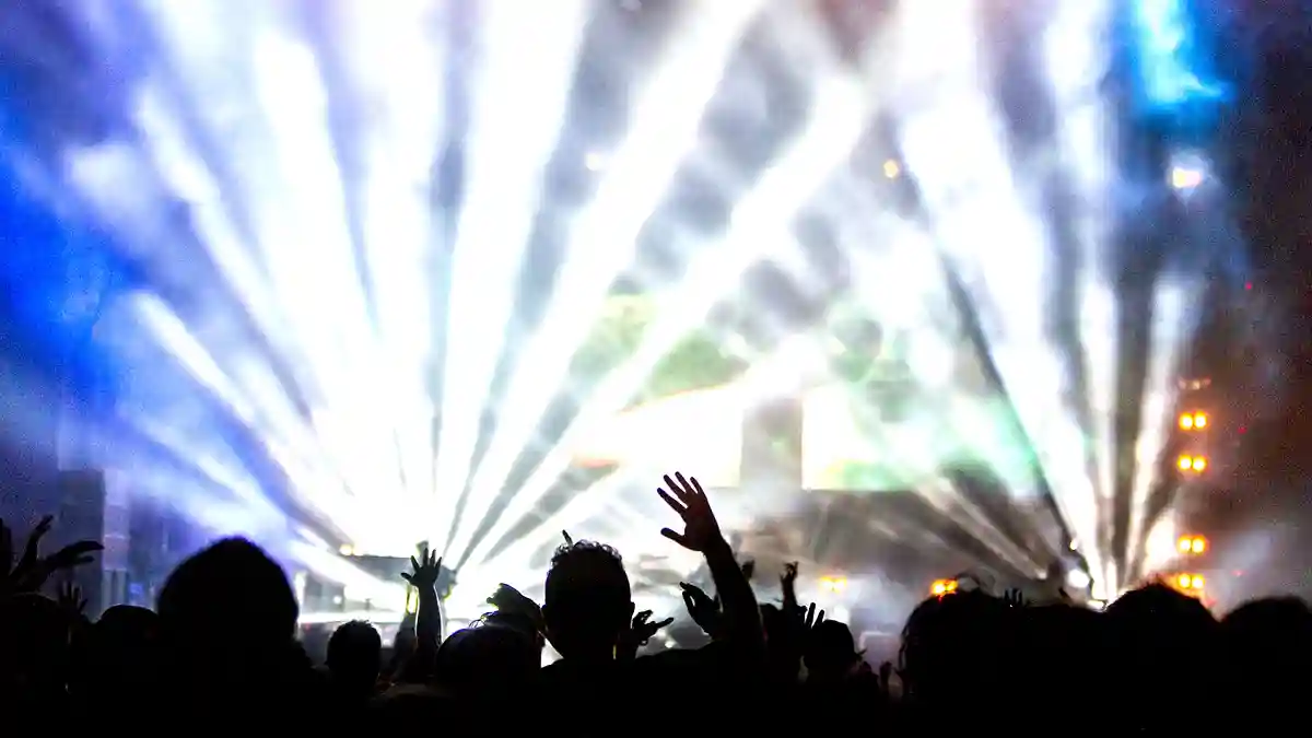 The bands I want to see overlap on the festival timetable...