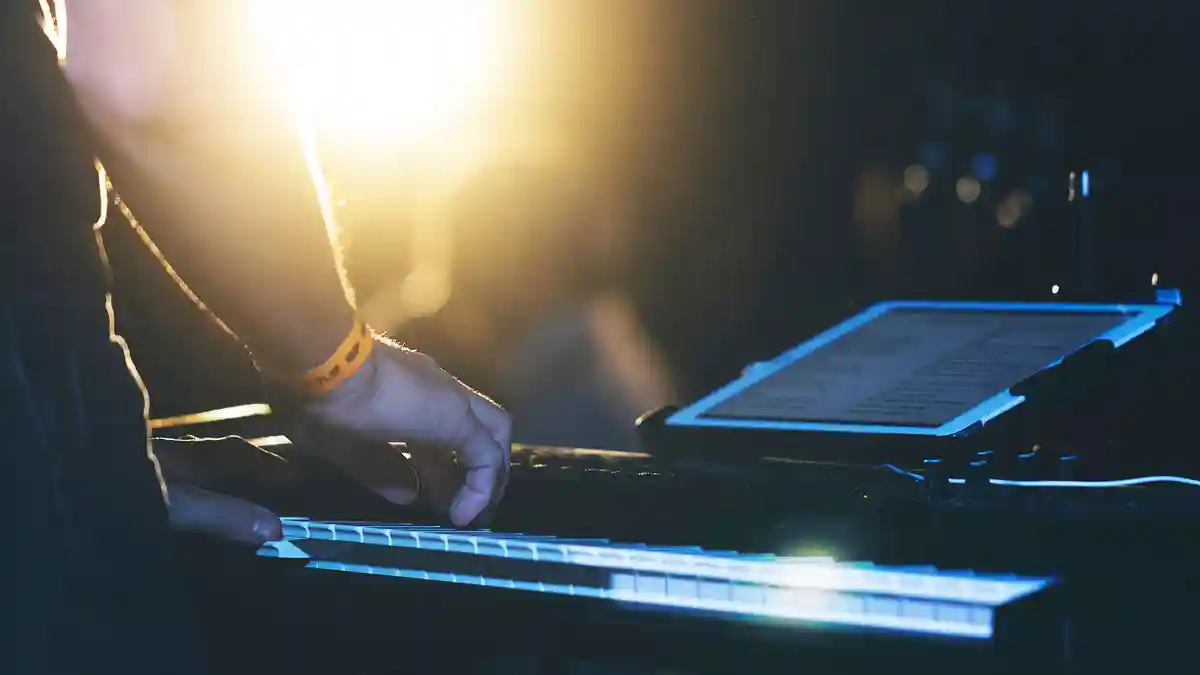 ピアノで弾き語りしたい!自動伴奏機能とコード付メロディ譜を活用する方法