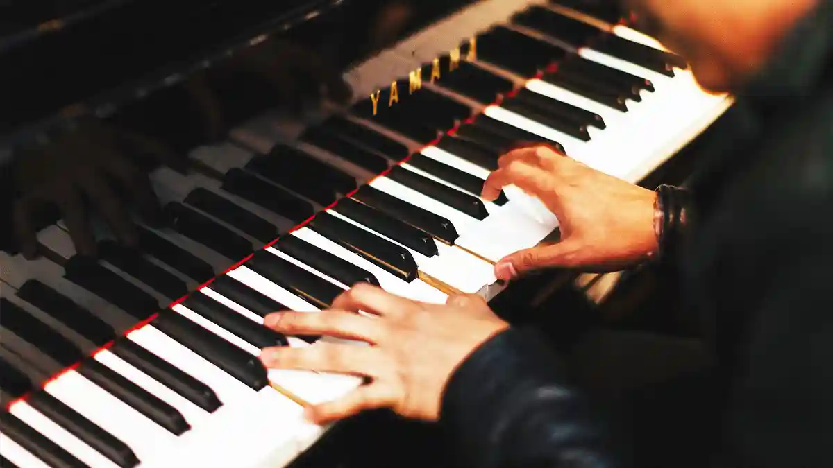 How to choose a digital piano, taught by a former music store clerk: How much should you spend?