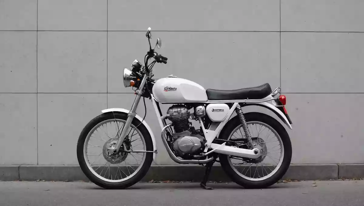 白いバイクに乗っていつも安全を見守ってくれているバイクはなんでしょう?