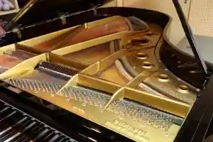 グランドピアノ