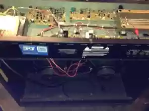 Roland JC-120 内部