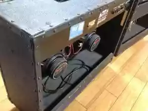 Roland JC-120 後ろから