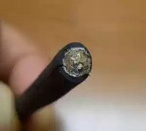 ケーブル素材
