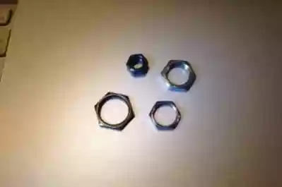 ナット