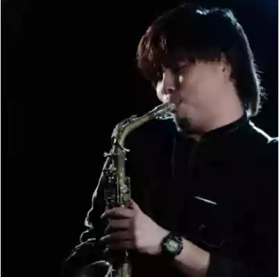 ライフベンドミュージックスクールのサックス科講師の杉田駿星