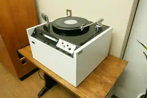 キース・モンクス製。レコードのクリーニング