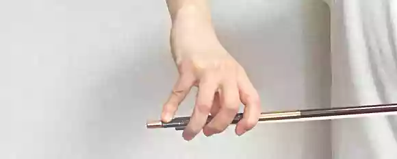 バイオリンの弓の持ち方