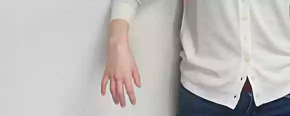 バイオリンの弓の持ち方（手）