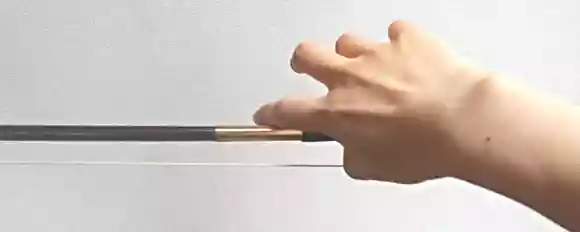 バイオリンの弓の持ち方