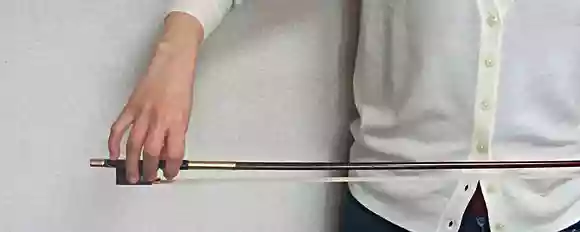 バイオリンの弓の持ち方