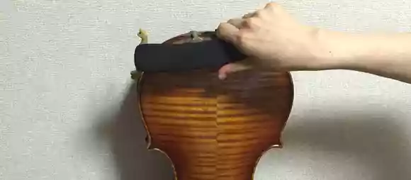 バイオリンの肩当て