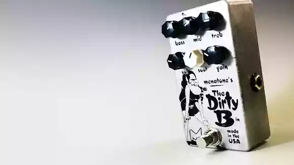 これもフェンダーAIABの形！ブロンドフェンダーの甘いトーンがこの中に！Menatone The Dirty B