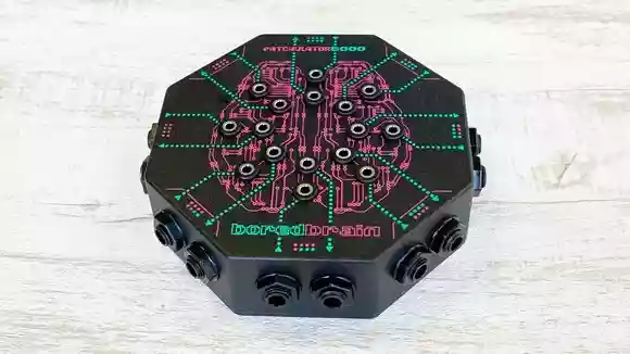まるで宇宙船！？ペダルボード用パッチベイ「Boredbrain Music PATCHULATOR8000」こうやって使います！