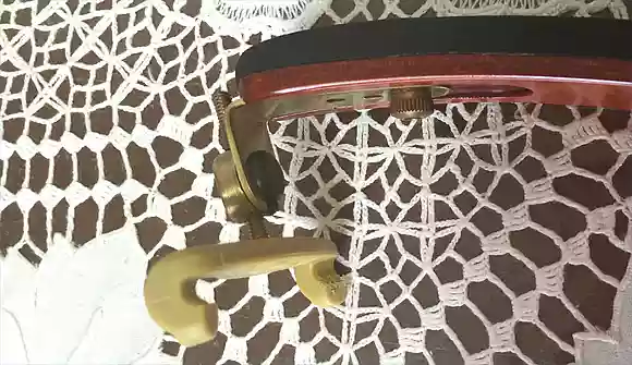 バイオリンの肩当ての脚 