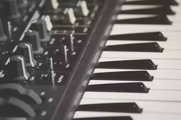 電子ピアノ（ツマミ）