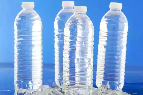 ペットボトルの水