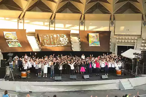 音楽、ダンス、アート、写真のプロと学生・生徒によるコラボレーションフェス