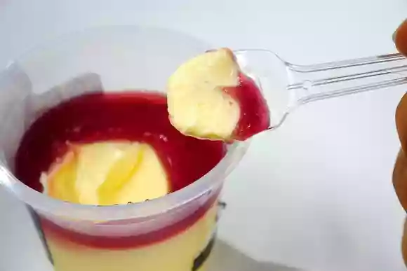 濃厚チーズケーキ ミックスベリーソース