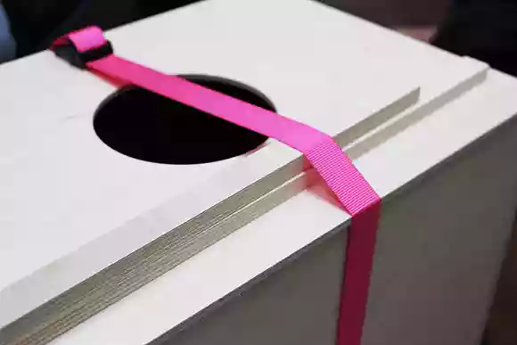 木材などを間に挟み込んでテンションをかける