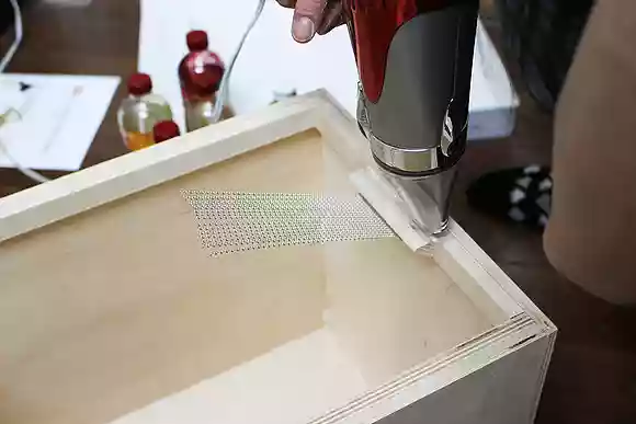 ドライヤーで乾燥させる