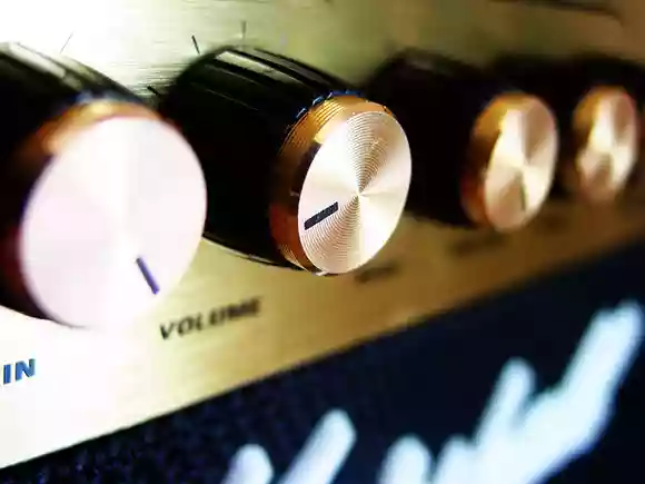 アンプで音を出して練習する