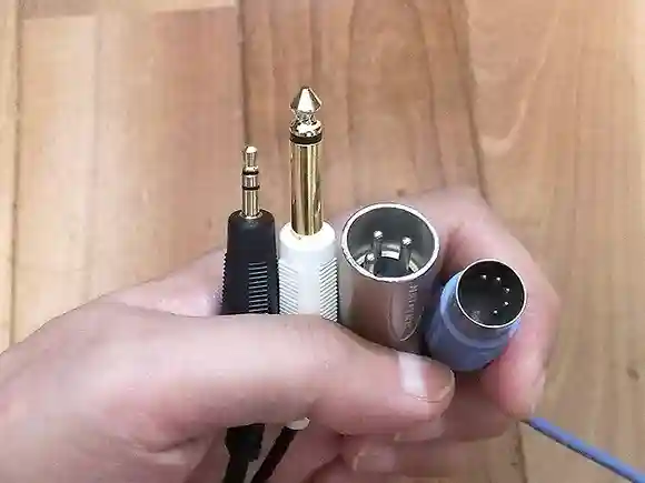 ケーブル（コネクター部）