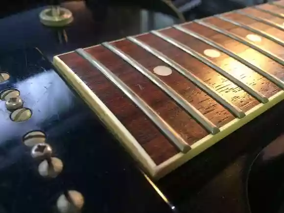 ギターフレット（磨く前）