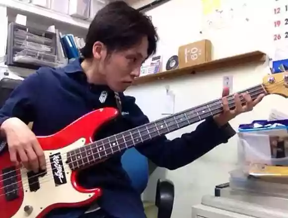 ベーシスト（フレット見すぎ）