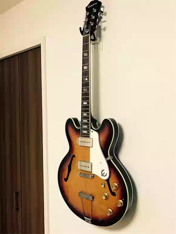 壁美人 GUITAR HERO（ギターヒーロー）