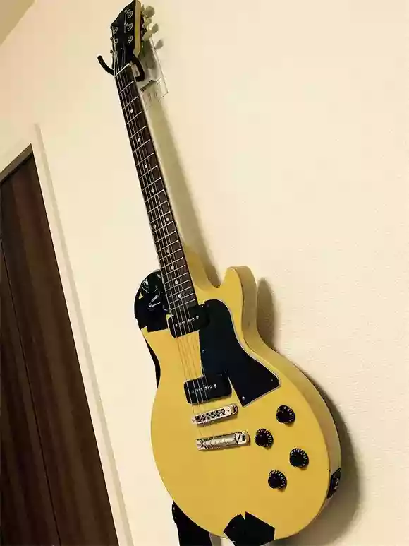 壁美人 GUITAR HERO（ギターヒーロー）