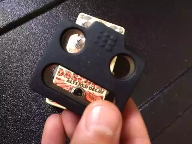 ツマミのセッティングを固定するためのカバー