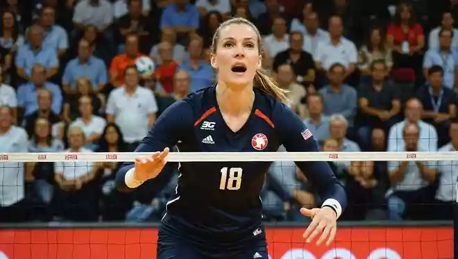 パリオリンピックを最後に現役引退を発表した女子バレーボール選手は誰でしょう?