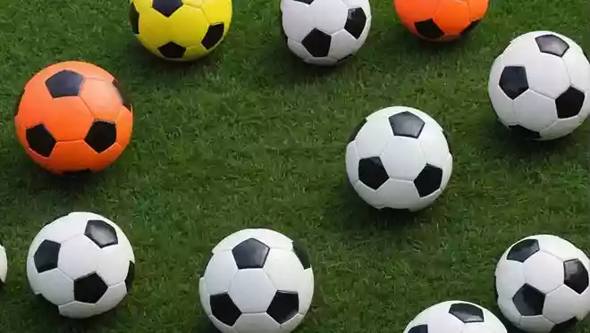 サッカーボールの色は何色でしょう?