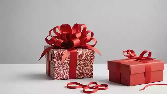 還暦のお祝いに赤いものを贈る理由は何でしょうか?