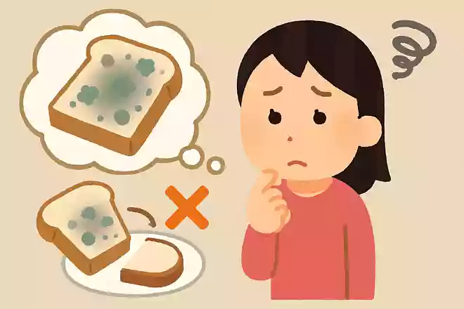 食べ物にカビが生えた場合、カビの部分を取り除けば食べても安全でしょうか?