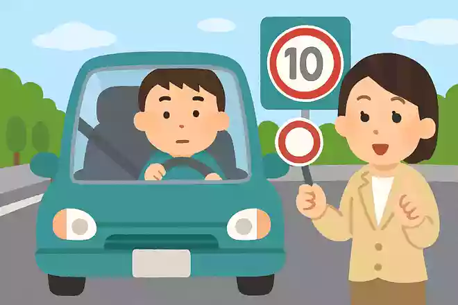 徐行とは、10km/h以下の速度で走ることをいう?