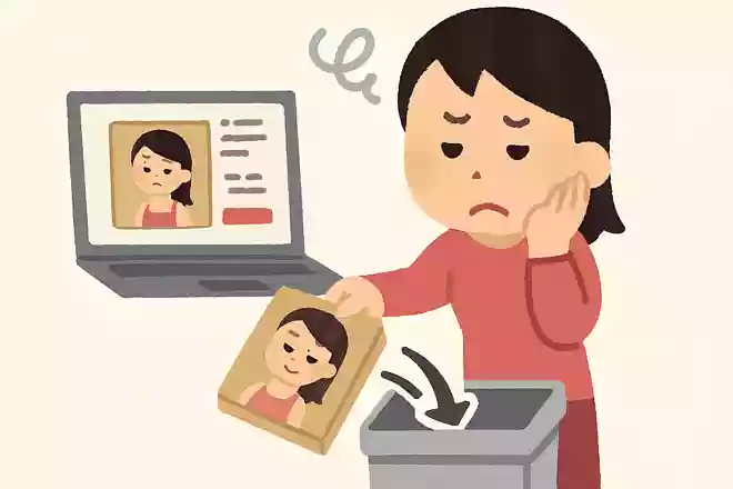 ネット通販で楽しみにしていた商品を買った女性は、届いたらすぐにその商品をゴミ箱に入れた。その理由はなんでしょう？