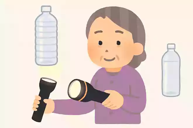 懐中電灯と組み合わせると簡易的なランタンになるものは何?