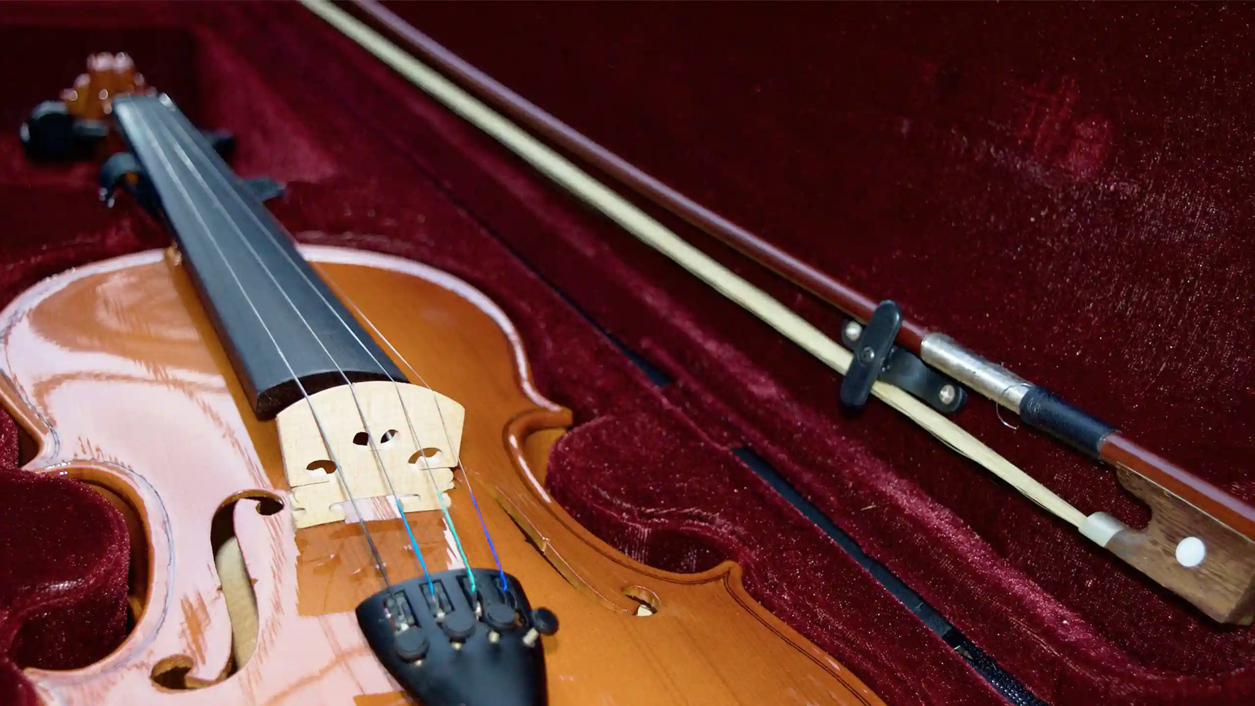 0807-123 バイオリン ※ケース・肩当て付き 駒部分外れ 弓汚れ有り