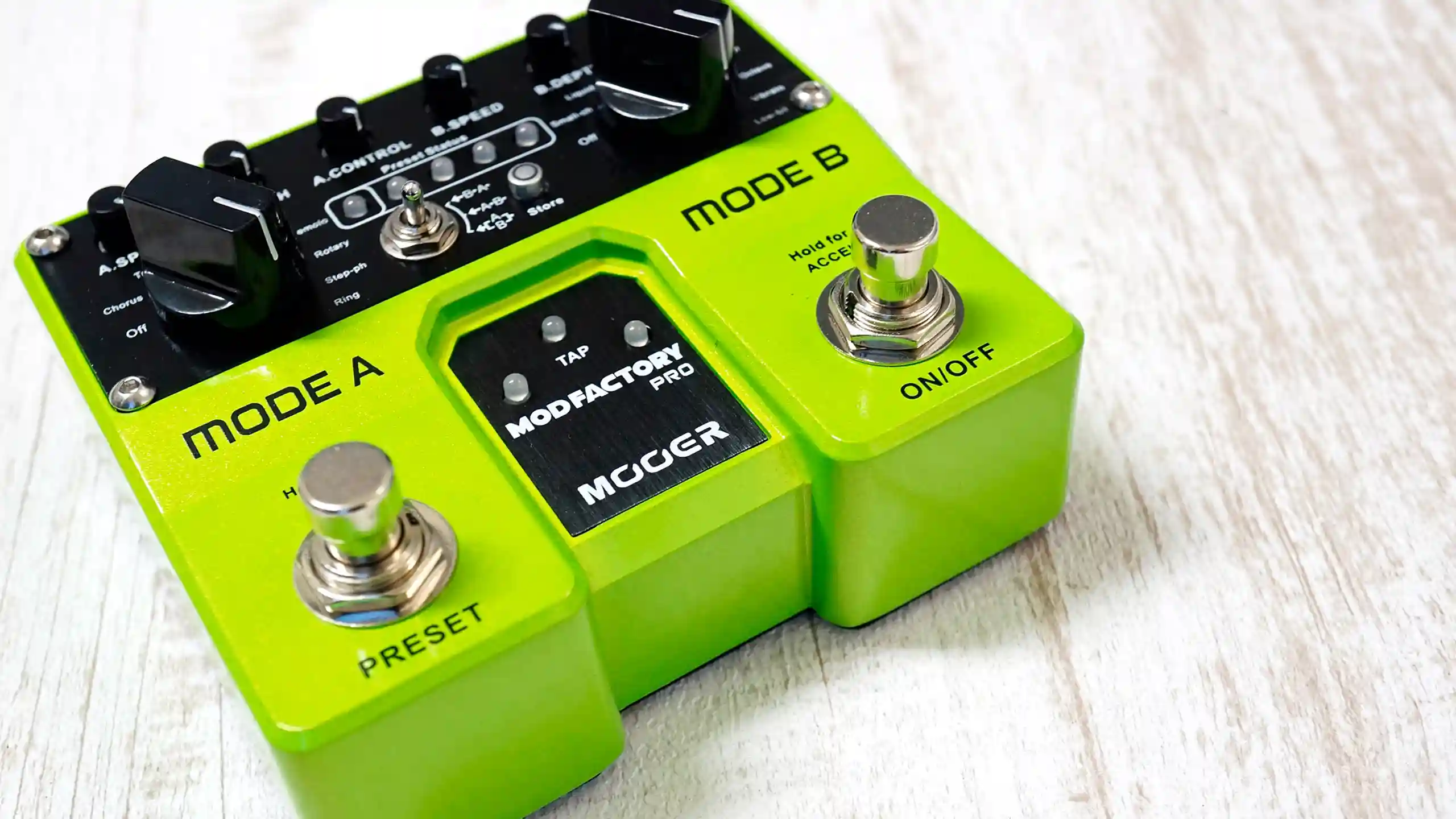 2つのモジュレーションエフェクトを組み合わせて多彩なサウンドを再現